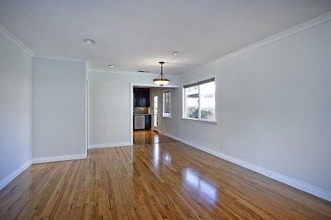 5th image of 7245 Amestoy Ave