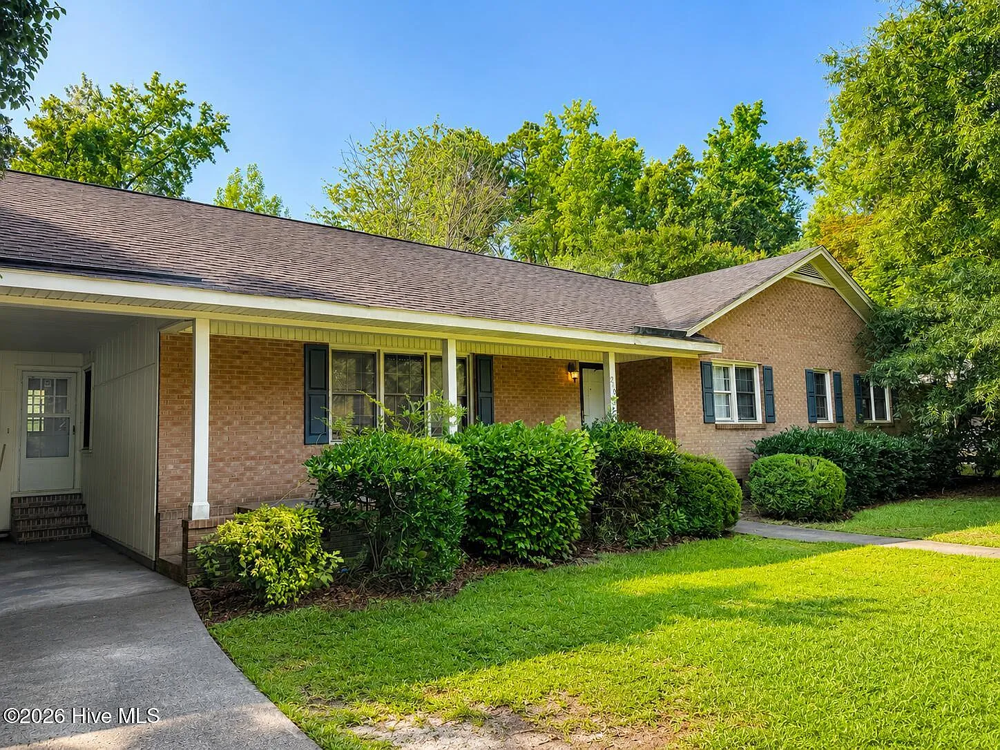 3 bed, 2.0 bath, 1907 sqft, $1,800 — Photo 2