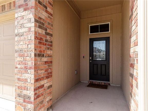 4th image of 2942 Cantabria St