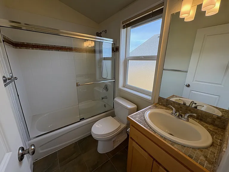 2110 Nob Hill Ave N #B — Photo 10
