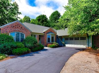 18640 Devonshire Ln, Chagrin Falls, OH 44023