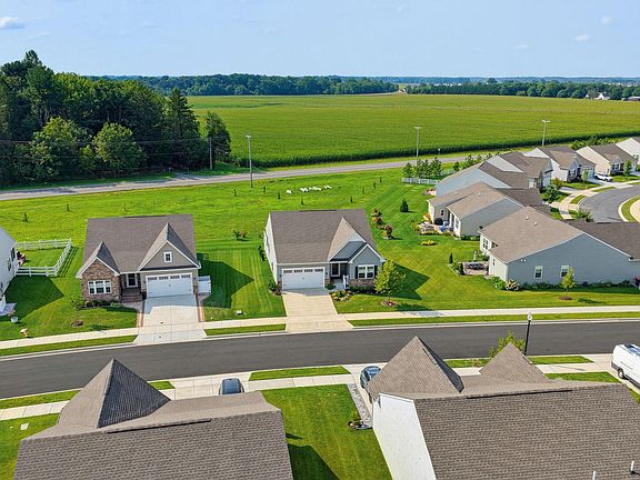 3rd image of 272 Anglesey Dr