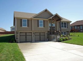 903 Stonecrest Dr, Kearney, MO 64060