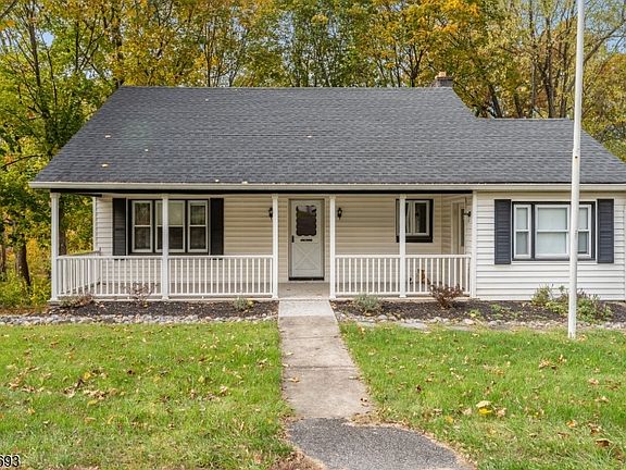 3rd image of 324 Tunnel Rd