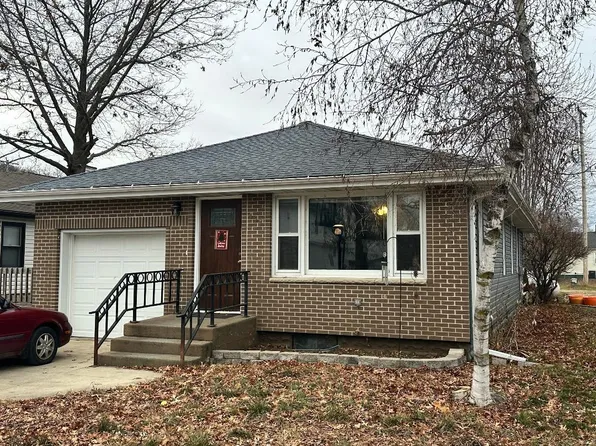 437 1st St NE, New Albin, IA 52160