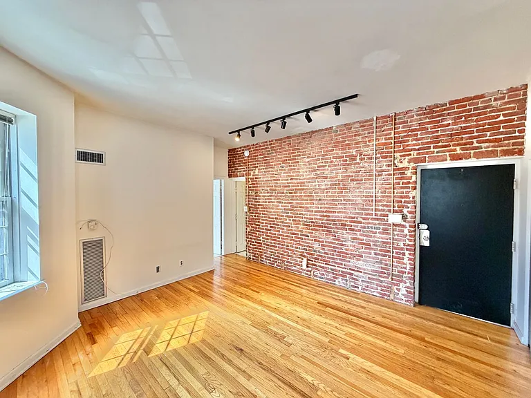 1718 Corcoran St NW #22 — Photo 6
