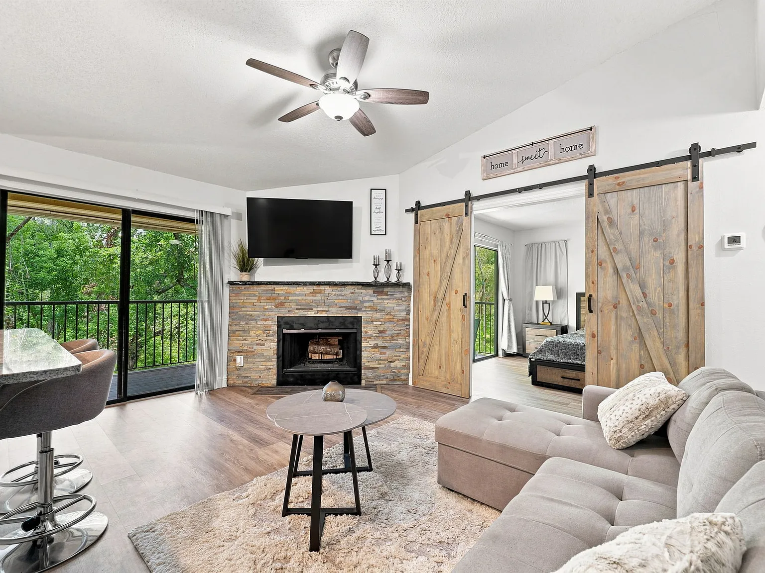 1 bed, 684 sqft, $1,895 — Photo 2