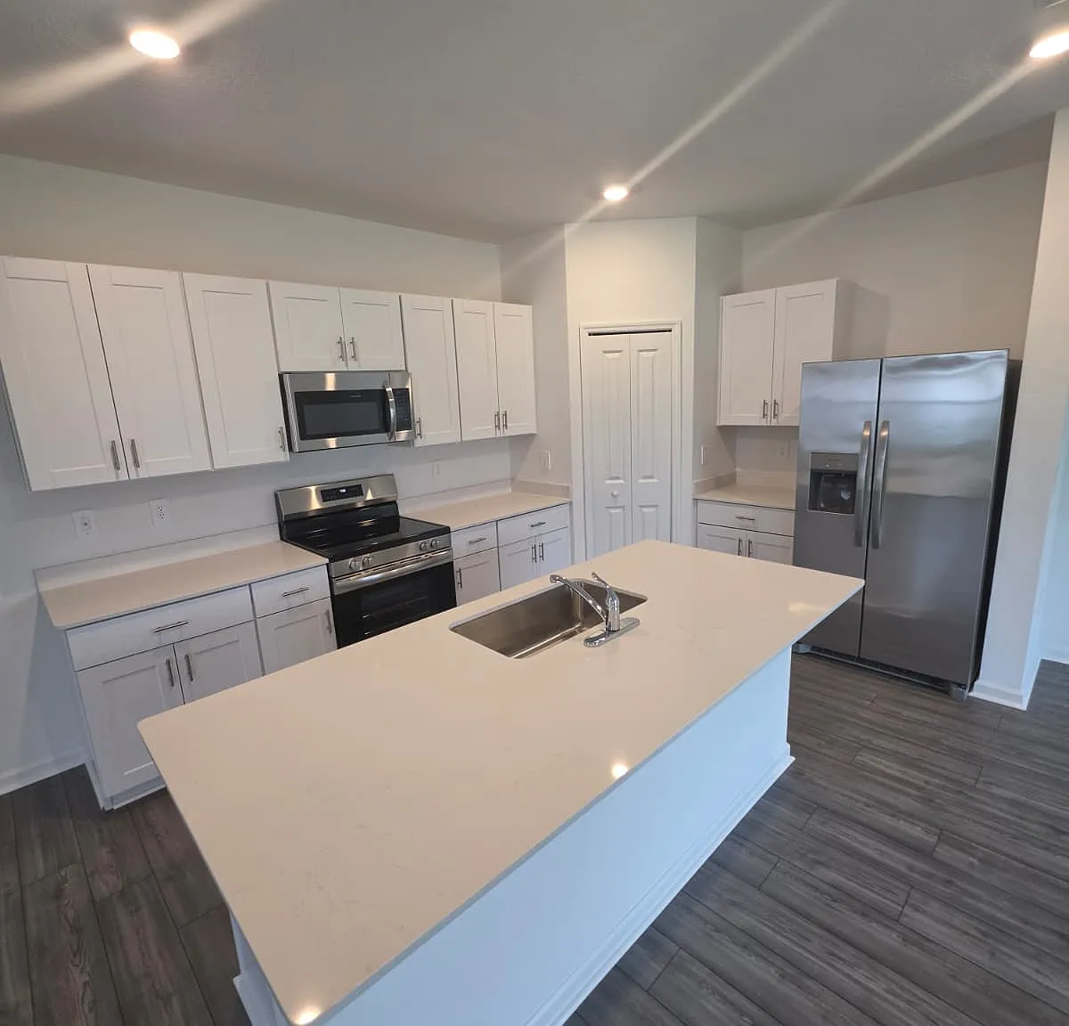 4 bed, 1879 sqft, $2,199 — Photo 2