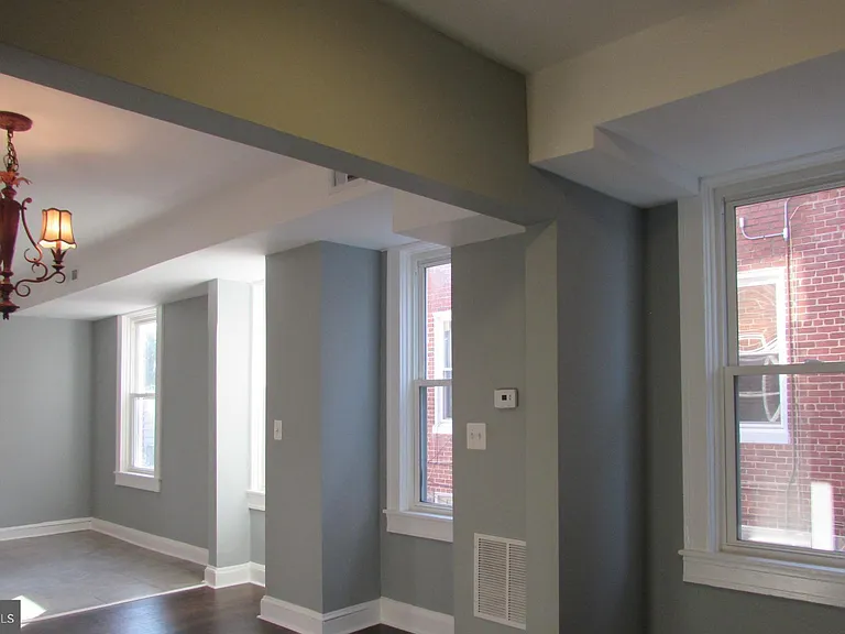2735 Chesterfield Ave — Photo 9