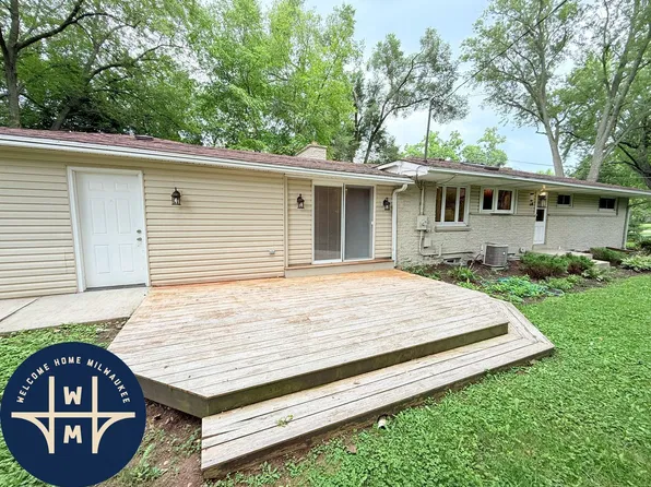 12400 Elmhurst Pkwy, Elm Grove, WI 53122