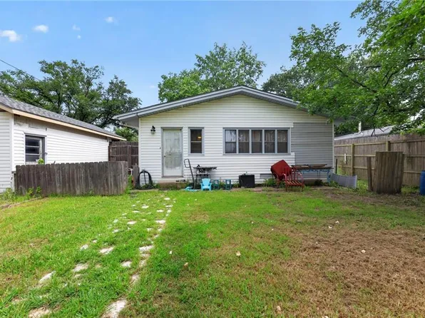 6711 SW Windsong Dr, Topeka, KS 66619