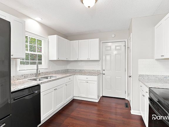 4th image of 400 Wilcrest Dr