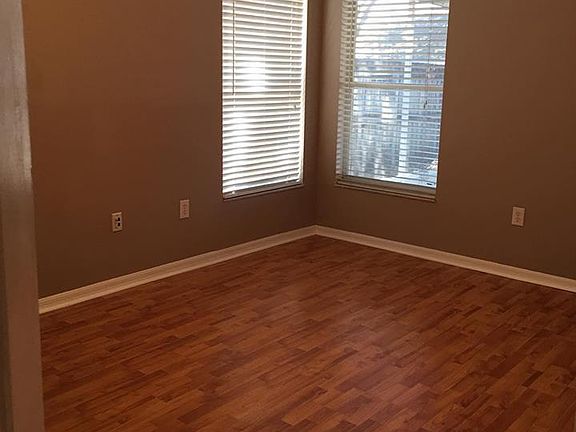 4th image of 705 Somerstone Dr