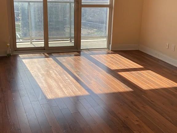 4th image of 125 Village Green Sq #2907