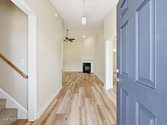 3rd image of 112 Bermuda View