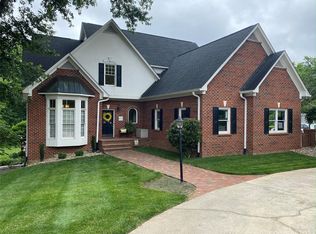 925 10th Avenue Dr NW, Hickory, NC 28601