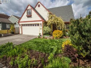 653 SW 12th St, Troutdale, OR 97060