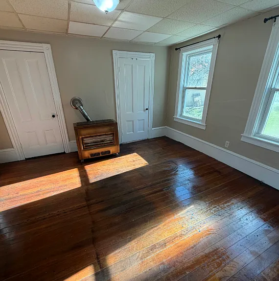 328 336 5th St Unit 1 Fall River Spacious 2 Bedroom in Corky Row Historic District! Great Location — Photo 10