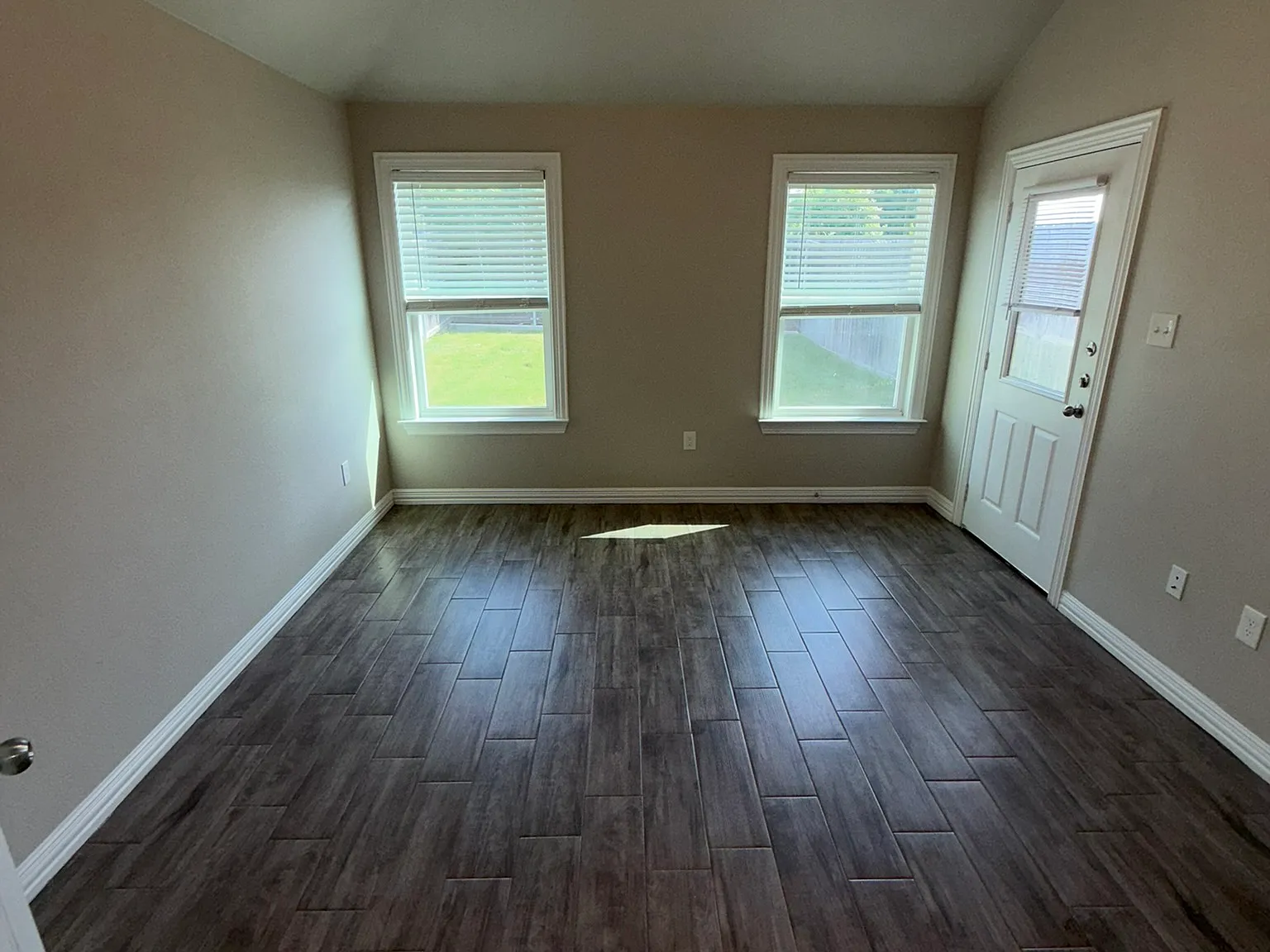 1 bed, 770 sqft, $1,050 — Photo 3