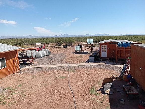 Looking east n2 N. Mexico
