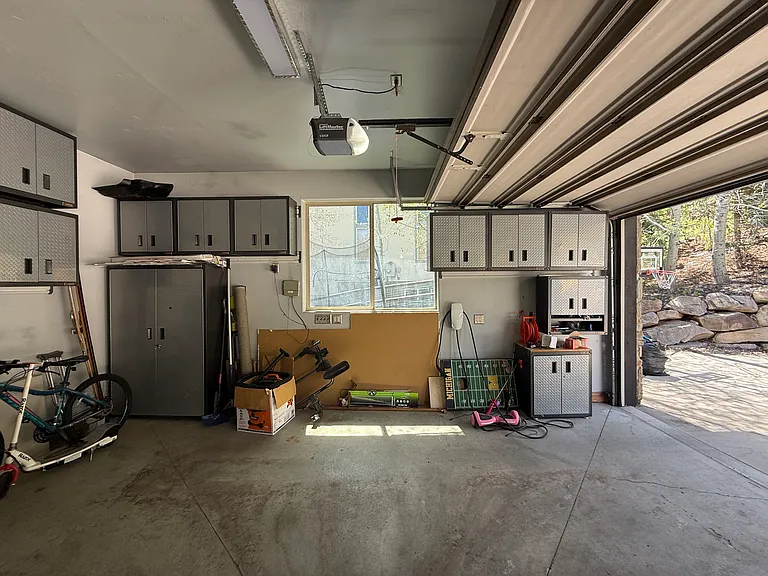 7492 Susans Cir — Photo 46