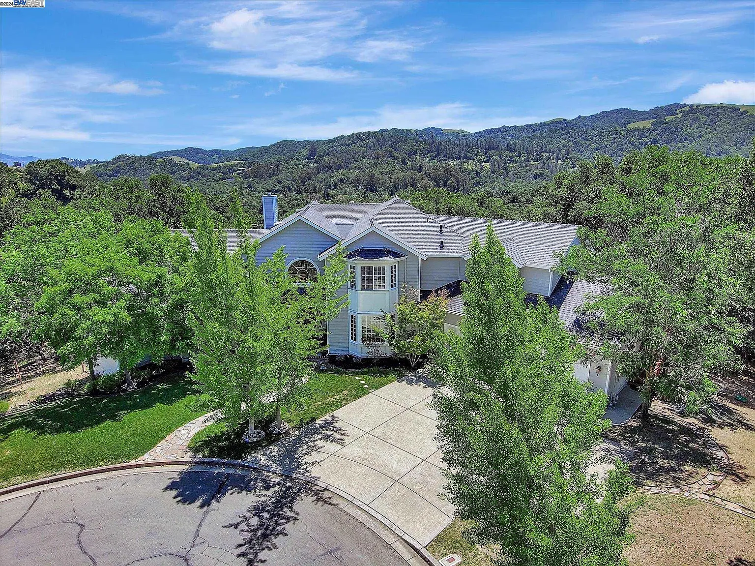 5430 Stonehurst Dr photo 1