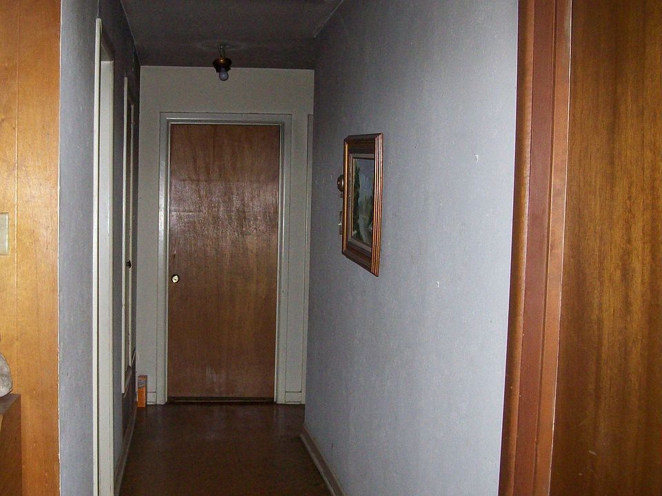 2nd image of 1204 Berry Ln