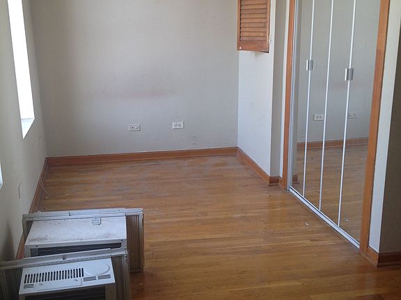 3rd image of 1425 N Ashland Ave APT 2F