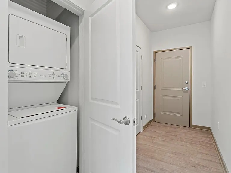 Metropolis Apartments — Photo 11