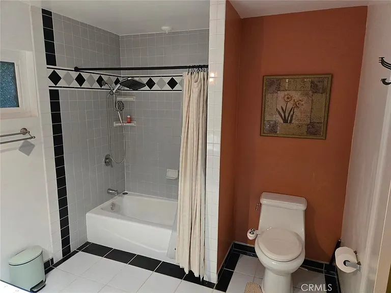444 Redlands Ave — Photo 18