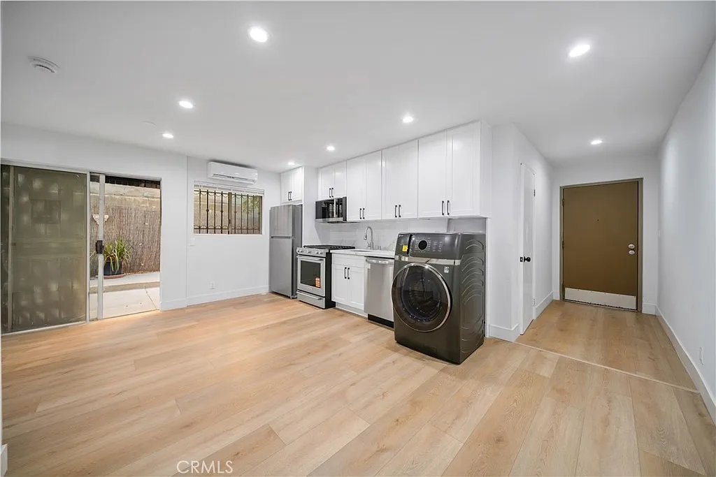 1 bed, 675 sqft, $2,300 — Photo 3