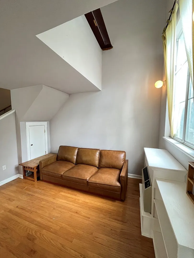 1 bedroom 1 bath townhome near campus and across from The Ramble — Photo 4