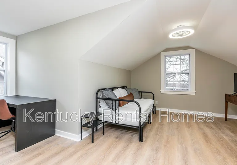 161 Preston Ave — Photo 10