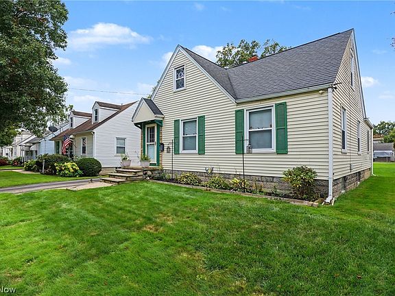 3rd image of 644 Meadowbrook Ave SE