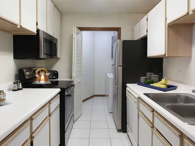 Tanglewood Apartments — Photo 8