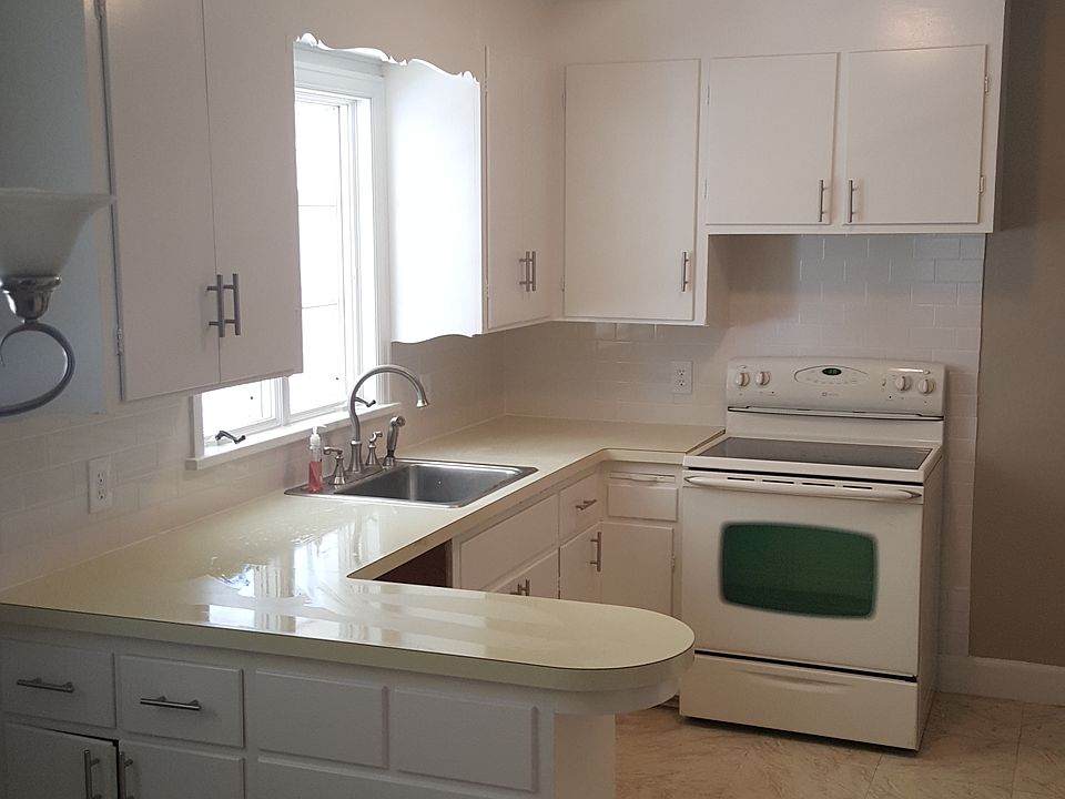 Half kitchen