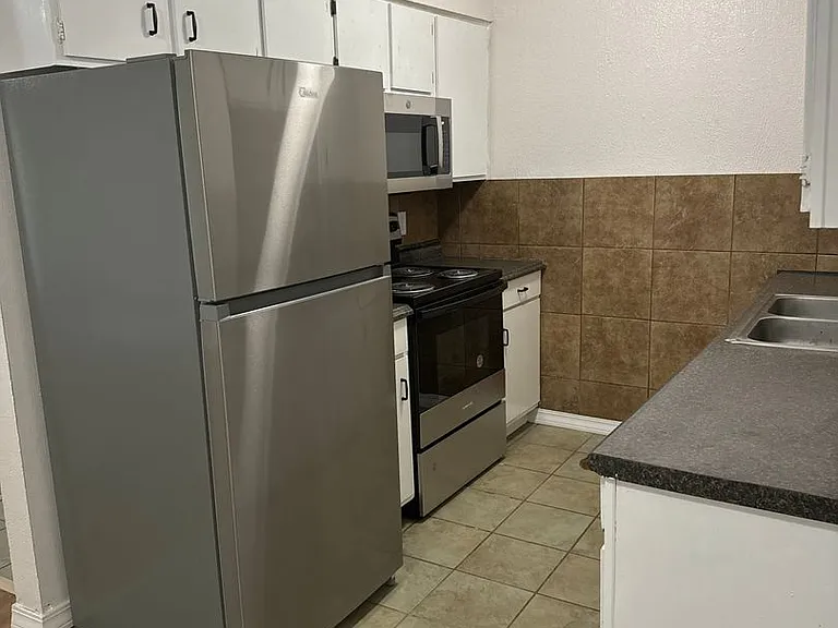 West Towne Apartments — Photo 23