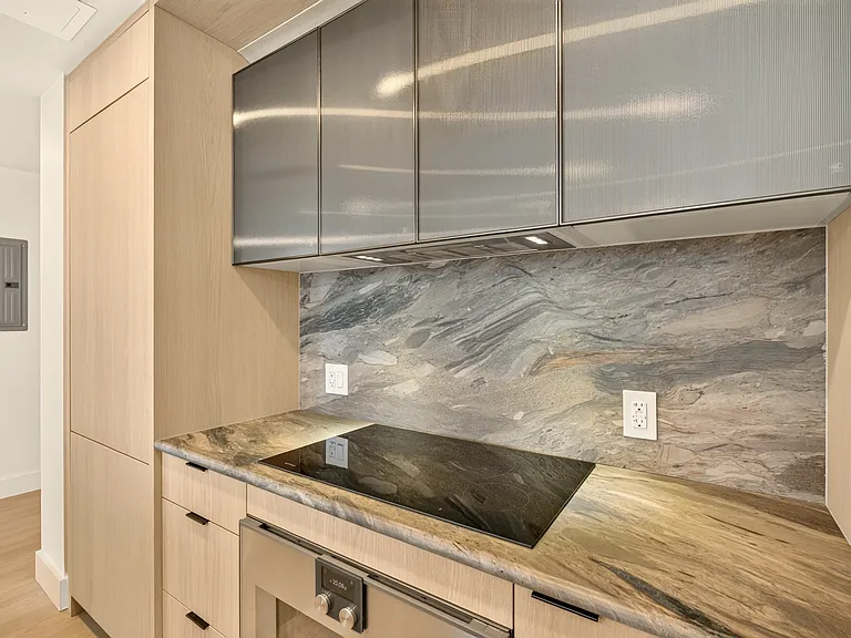 400 W 38th St #5GN — Photo 4