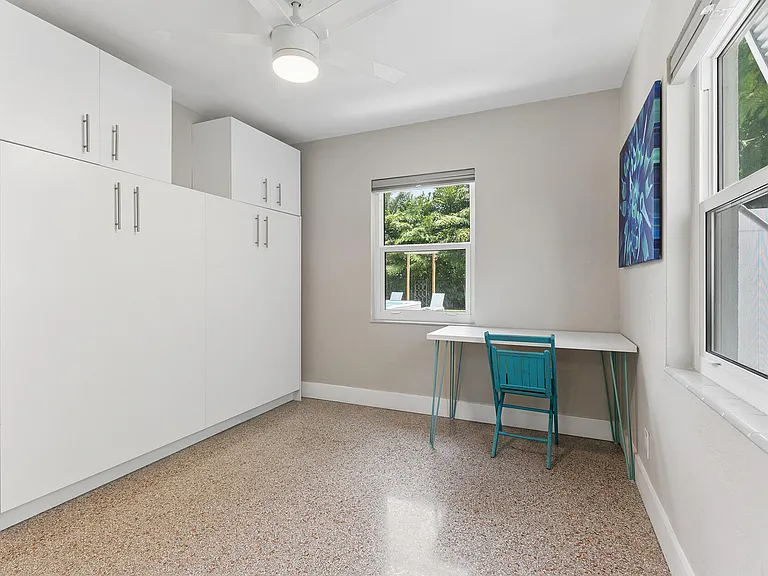 127 SW 10th Ave — Photo 15