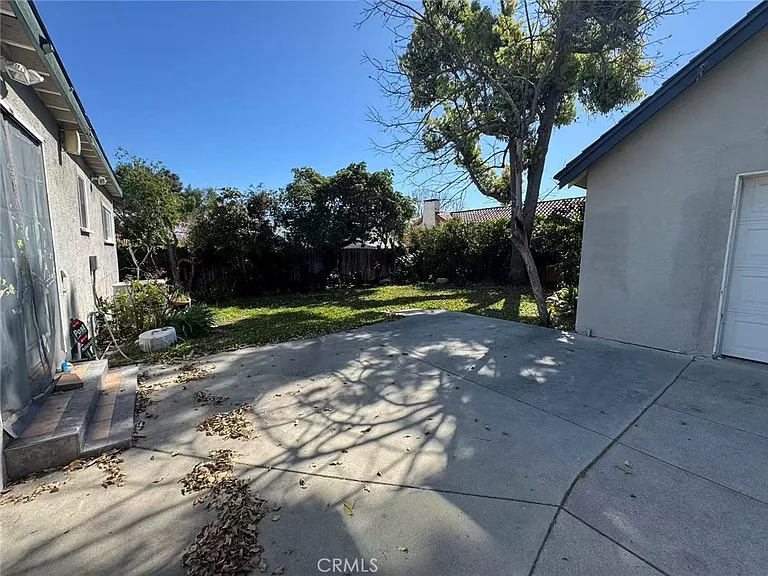 1965 S El Molino Ave — Photo 22