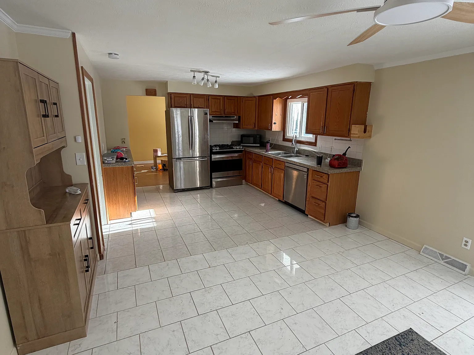3 bed, 1708 sqft, $2,400 — Photo 3