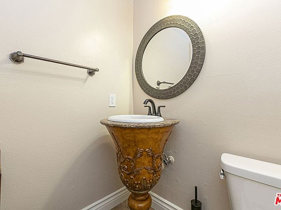 5th image of 9906 Owensmouth Ave Unit 11