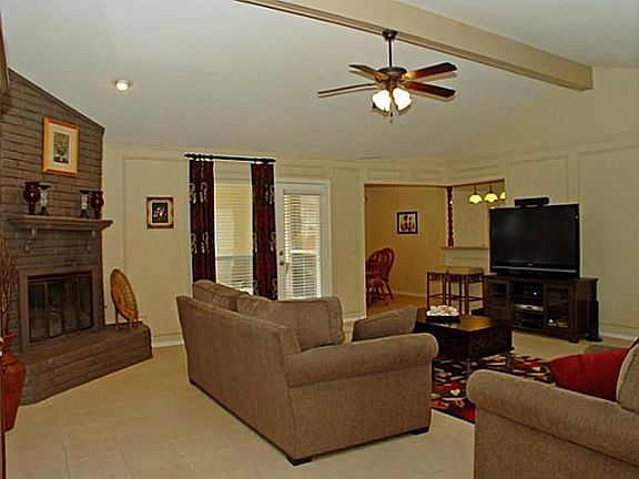 4th image of 3612 Marlborough Dr