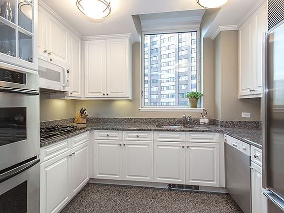 5th image of 15 W 63rd St APT 21C