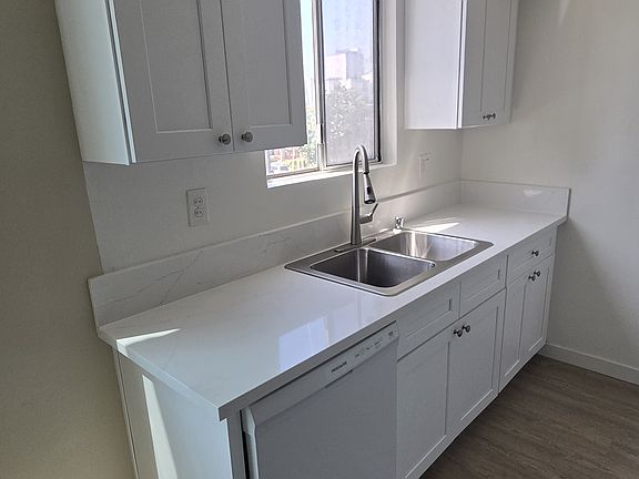 #205 - ALL NEW KITCHEN & BATHROOM! $1925 with Rent Special: Half-off One Month's Rent!