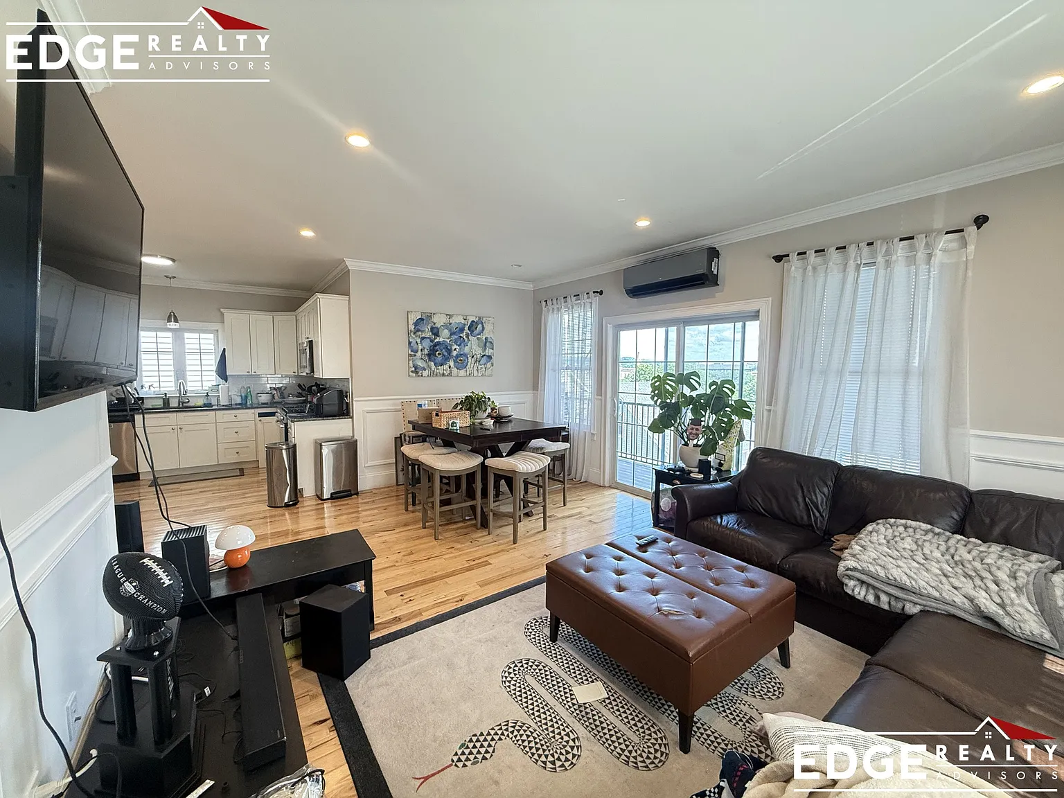 4 bed, 3.5 bath, 3000 sqft, $5,000 — Photo 1