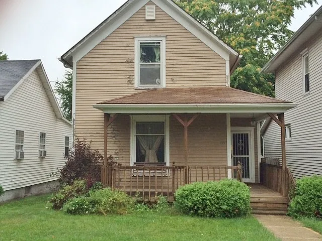 114 S Summit St photo 1