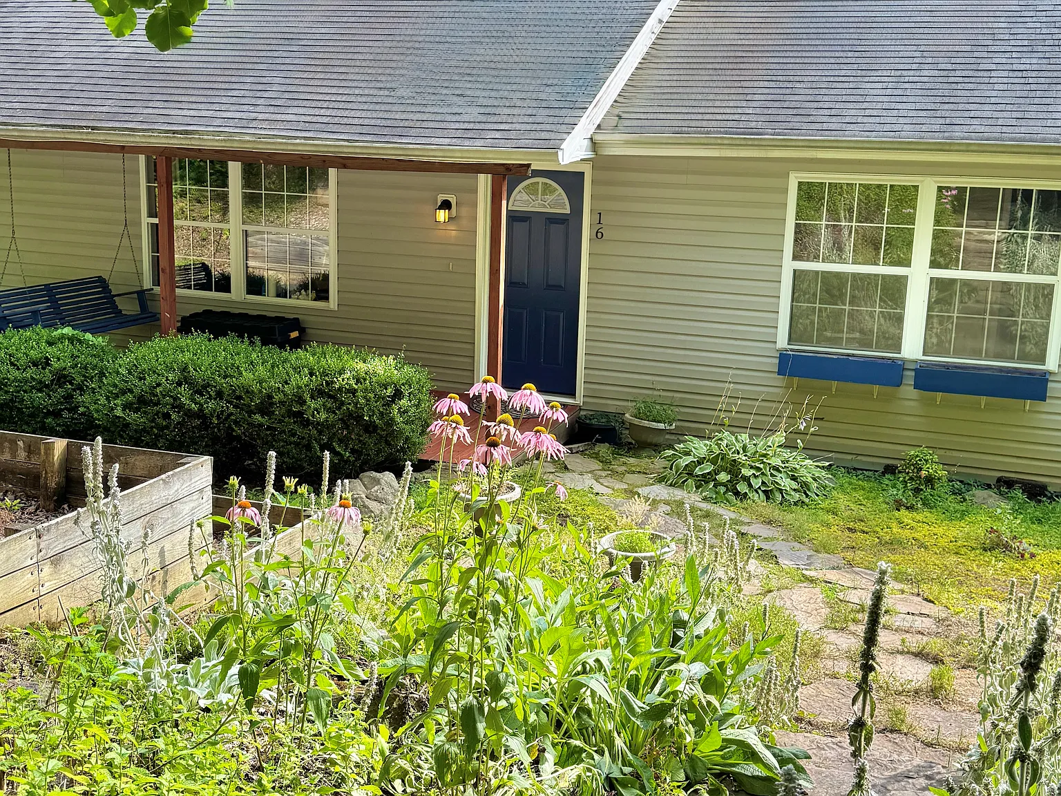 3 bed, 1624 sqft, $2,300 — Photo 2