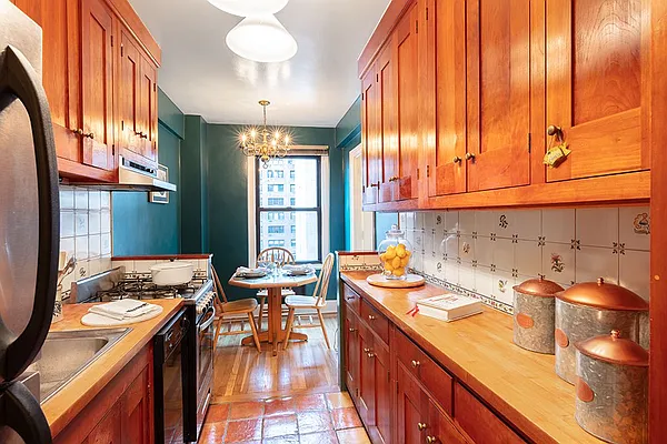 Sold by Compass | media 10