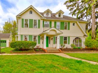 18210 Fernway Rd, Shaker Heights, OH 44122